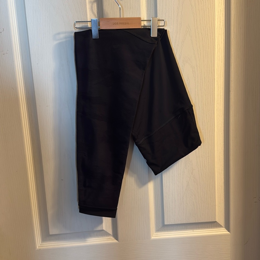 Lululemon size 8 summer leggings